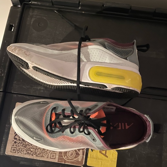 Nike AirMax - Picture 2 of 3